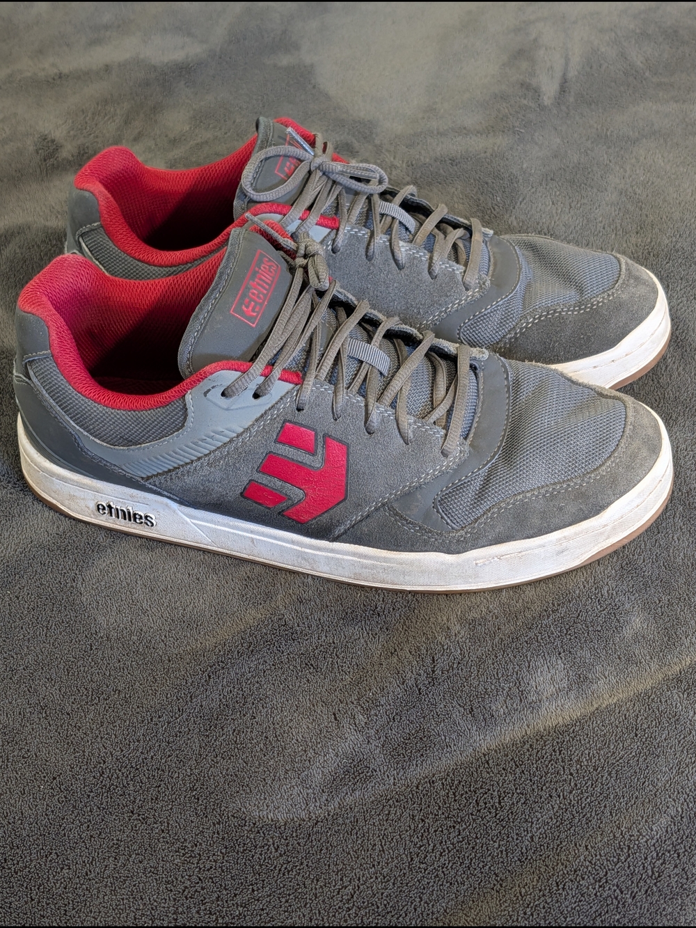 Etnies Gray & Pink Skate Shoes